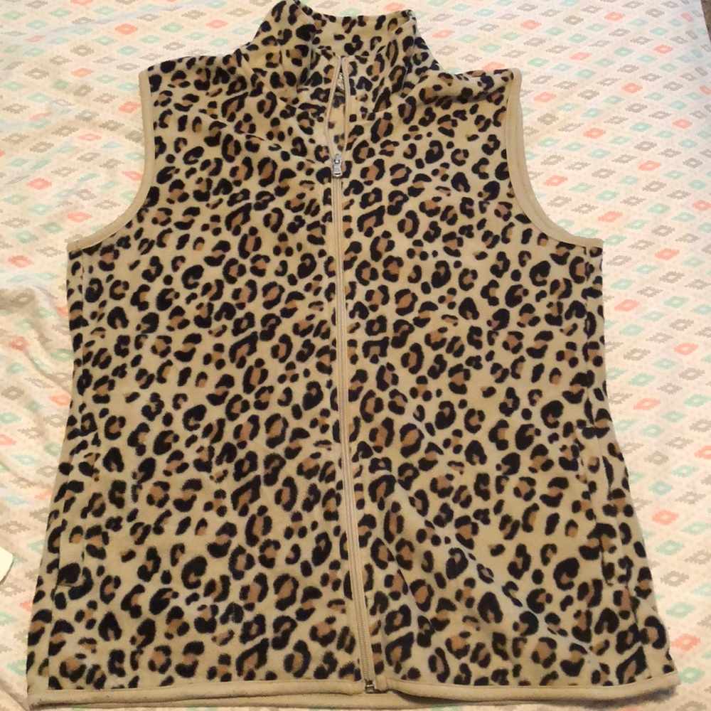 IT HAS POCKETS!